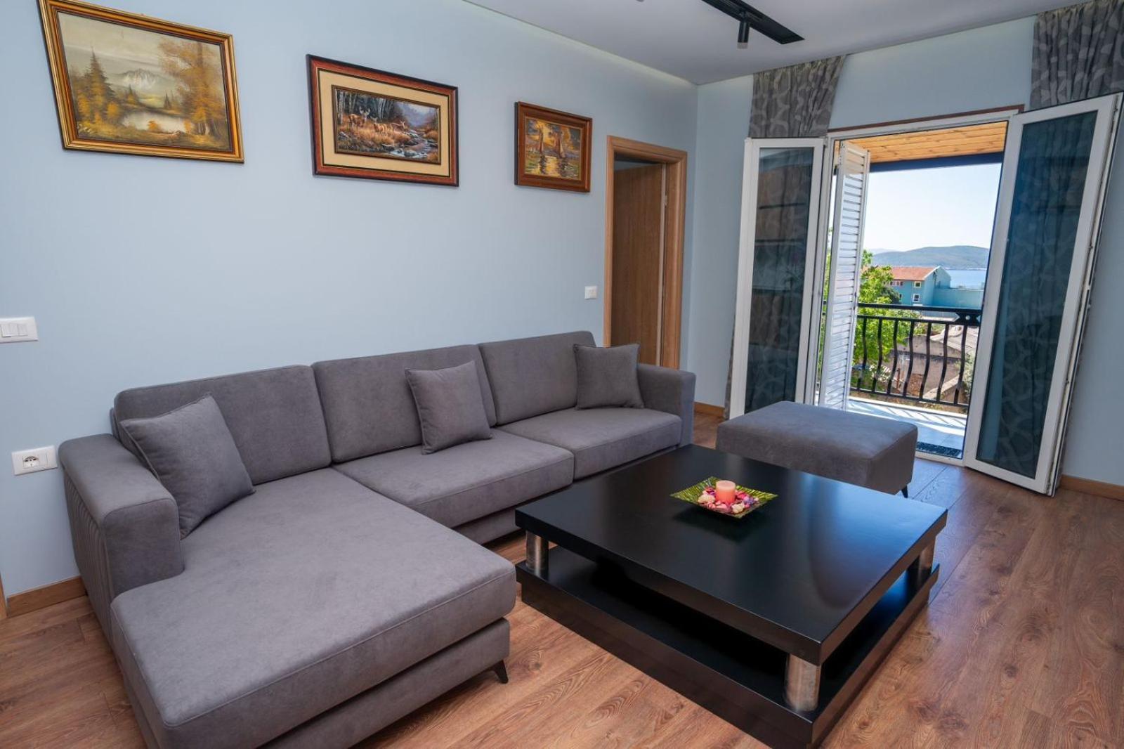 Roel Apartments Sarandë Exteriör bild