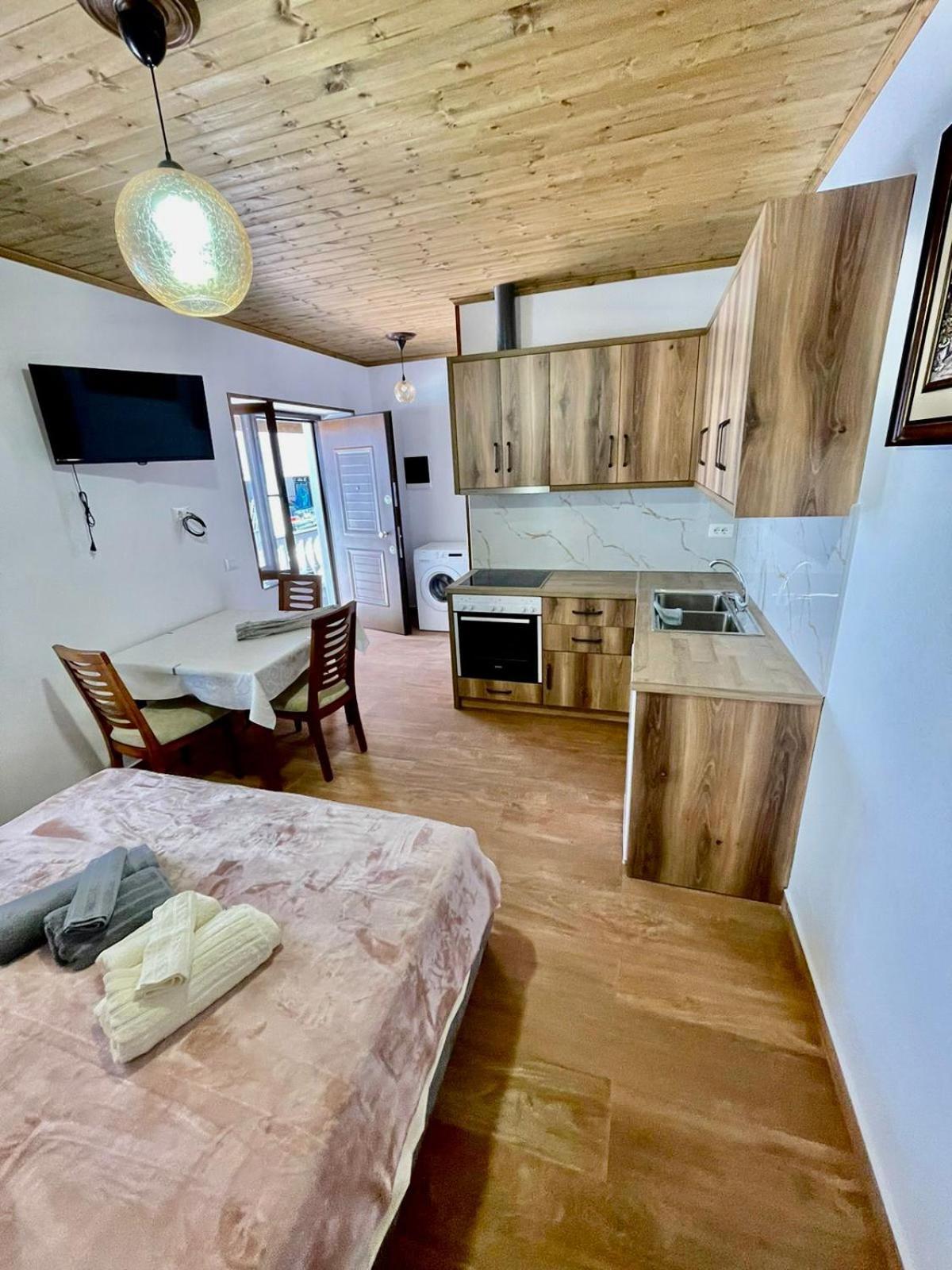 Roel Apartments Sarandë Exteriör bild